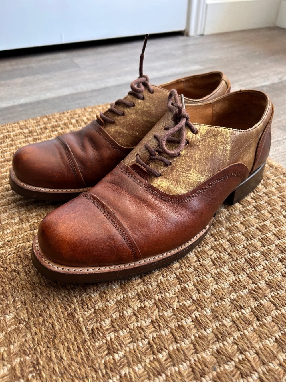 John Fluevog Ward brown gold distressed leather oxfords cap toe shoes 9D
